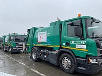 Mașină de gunoi Romprest cu mesajul Mai sunt 5 zile