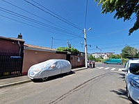 Fotografie realizată de Dignitas pe 19 iunie 2026, reprezentând intersecția Șoseaua Antiaeriană cu strada Elena și Vasile Cojocaru. În imagine se văd semafoarele suspendate (câte unul pe fiecare sens), la care a oprit o dubă verde din trafic.